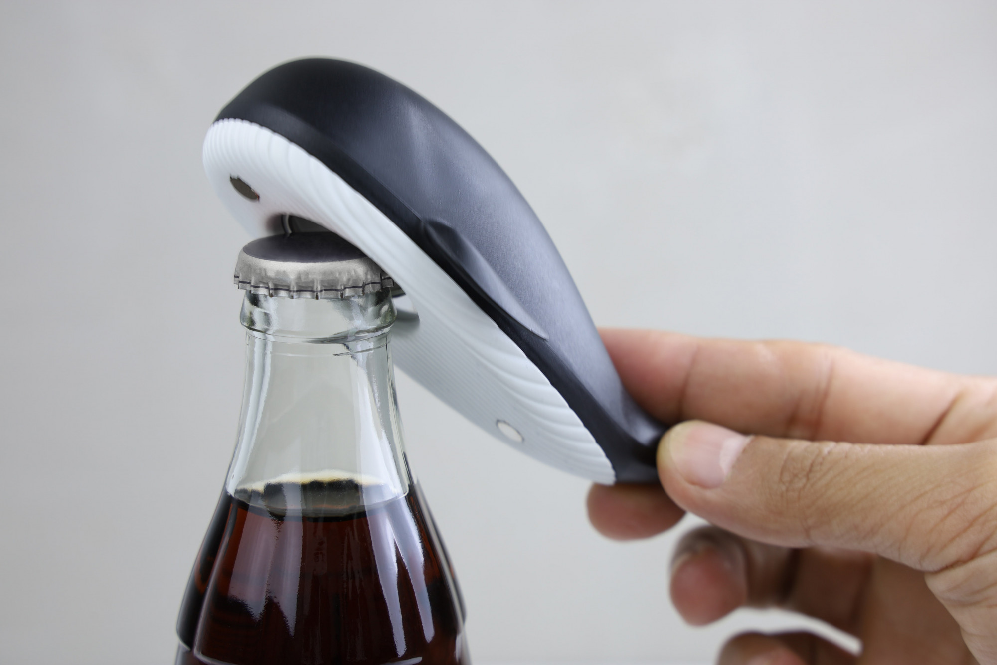 Aeroperks qualy moby whale bottle opener highres 04 min